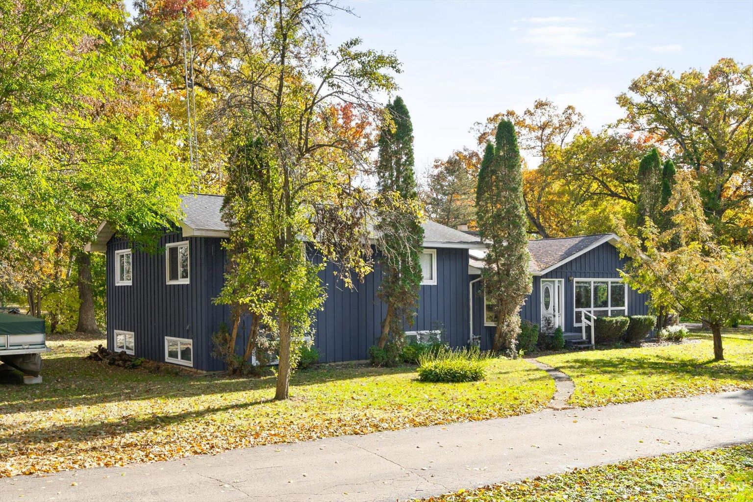 brokered by Epique Realty Cameron & Debra